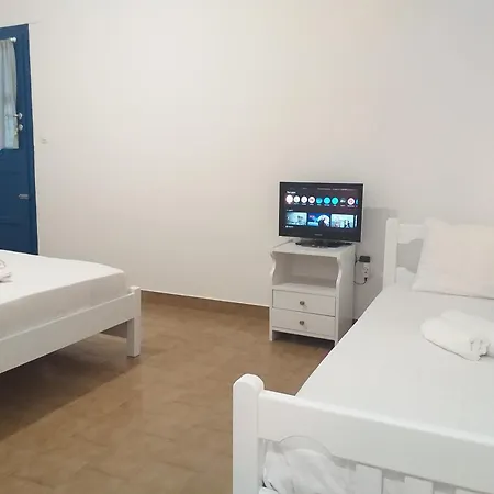 Saint Anargyroi Nyaraló Náusza