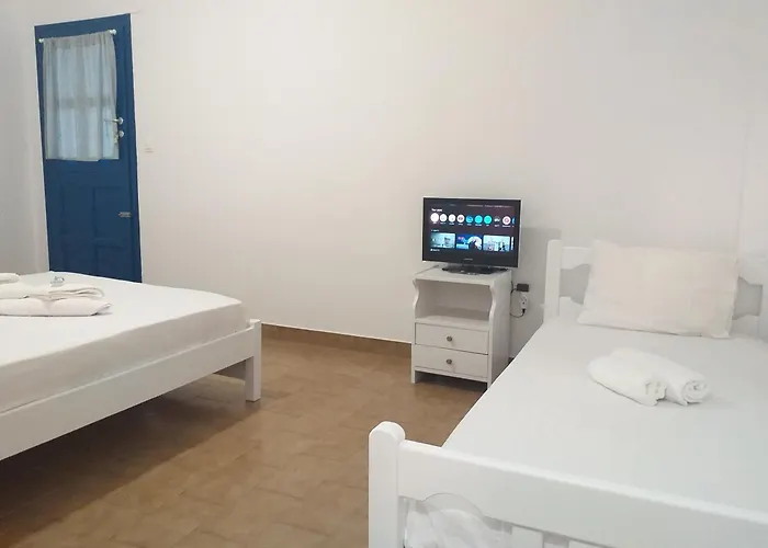 Saint Anargyroi Nyaraló Náusza